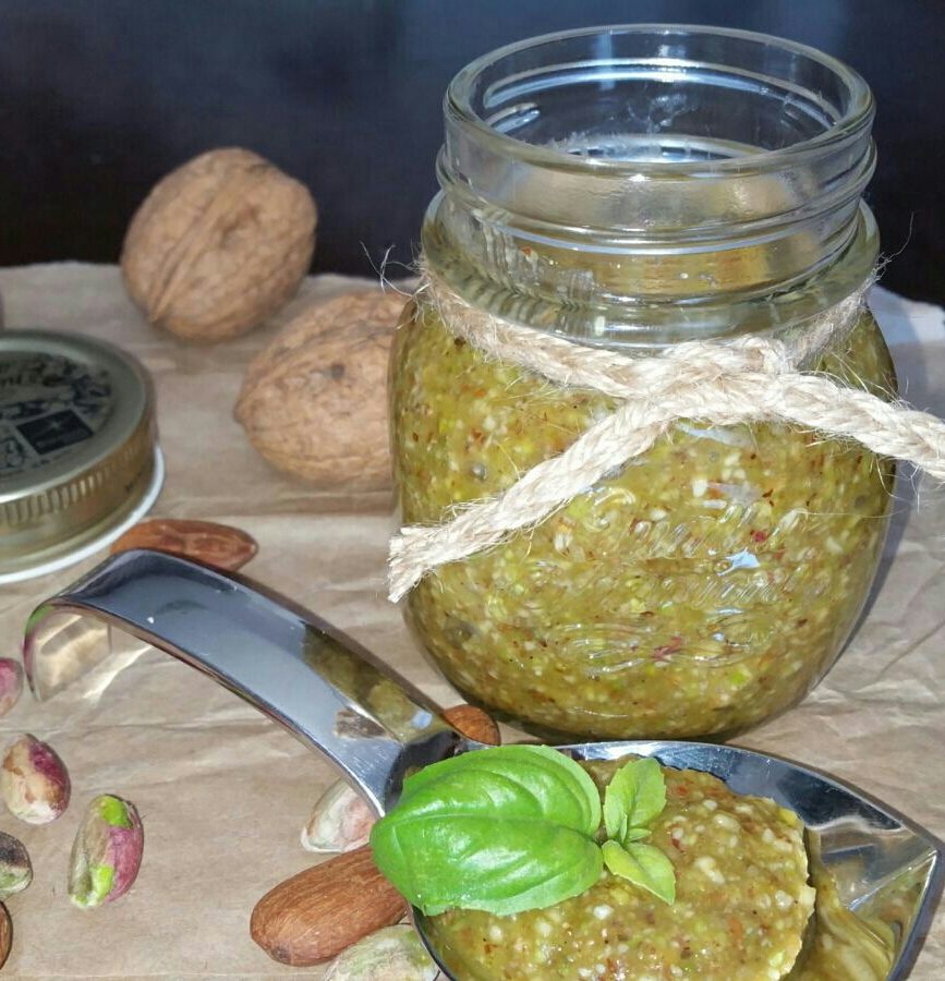 pesto di noci pistacchi e mandorle tostate