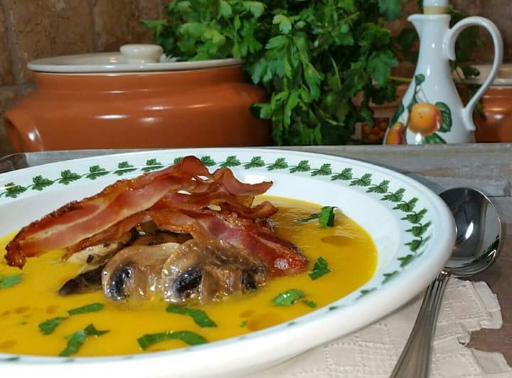 vellutata di zucca con funghi e bacon