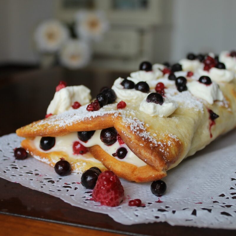 porchettata crema chantilly e frutti di bosco