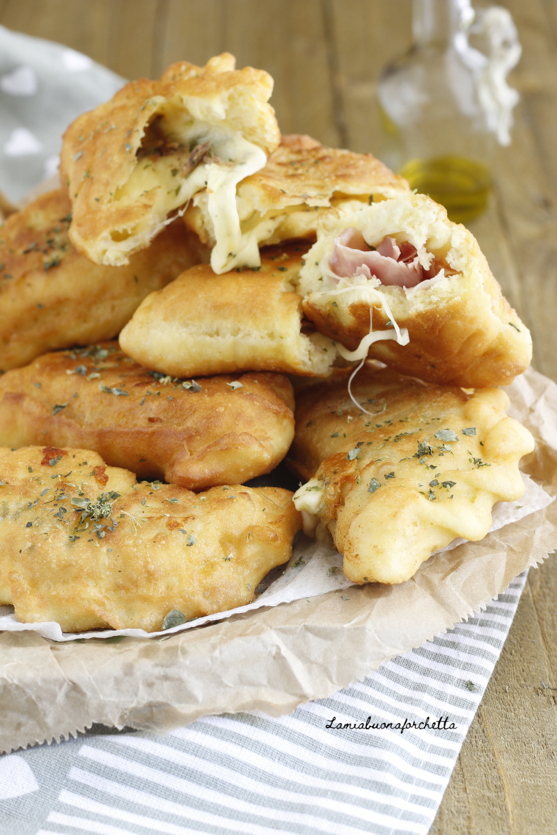 panzerotti siciliani fritti