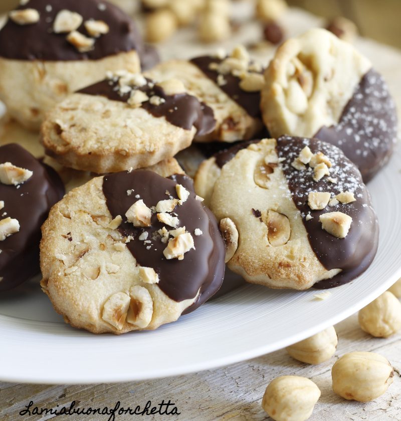 biscotti nocciole e cioccolato