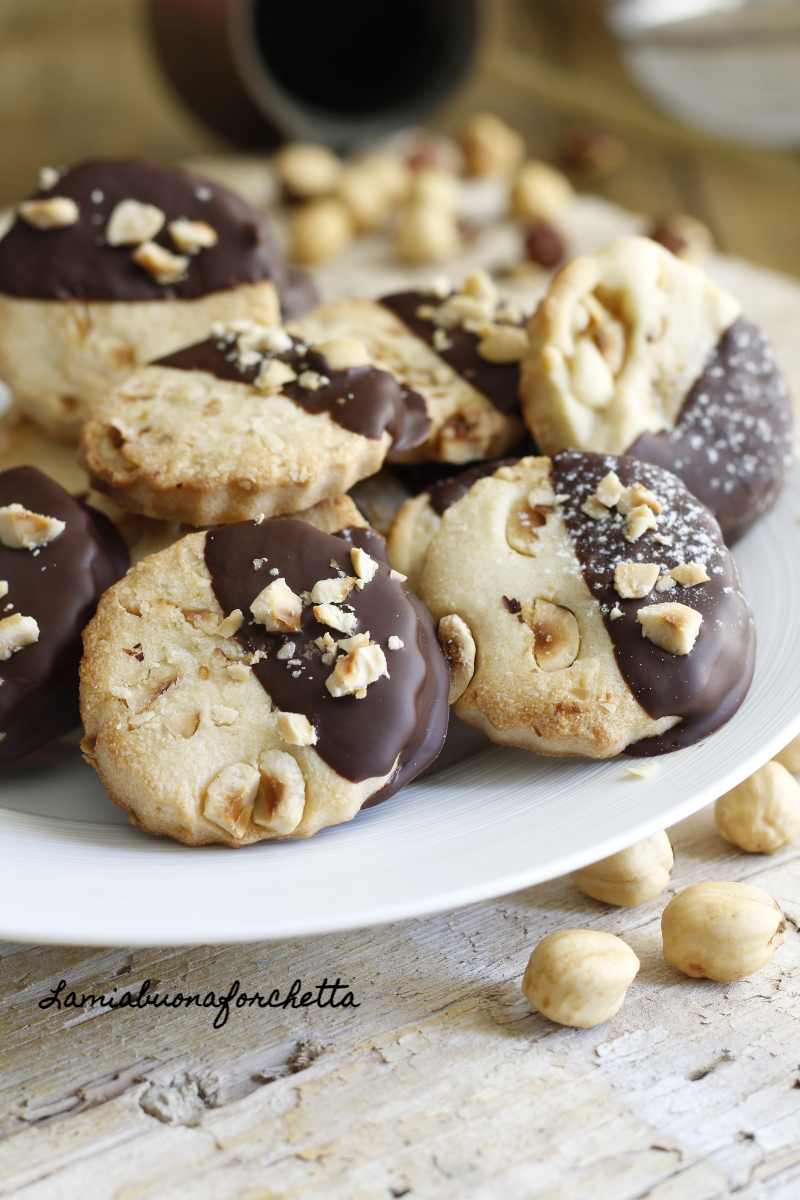 biscotti nocciole e cioccolato